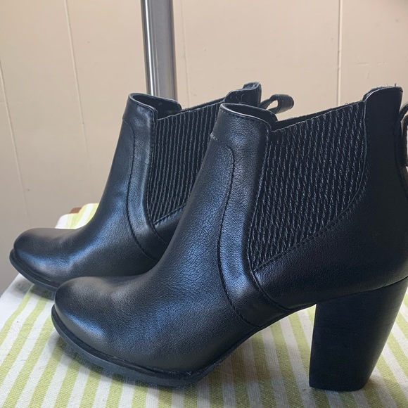 UGG Shoes - UGG boots-  black size 8